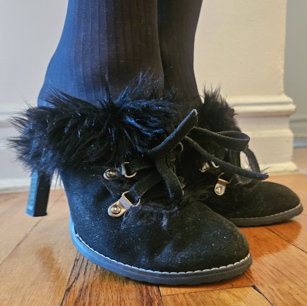 Cute Newport News Black Suede Lace-up Stiletto Clogs with Faux Fur Trim size 7.5 - Picture 12 of 12